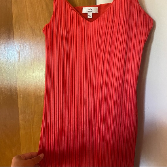 Aritzia little moon red pleated raphia midi dress - Picture 5 of 9